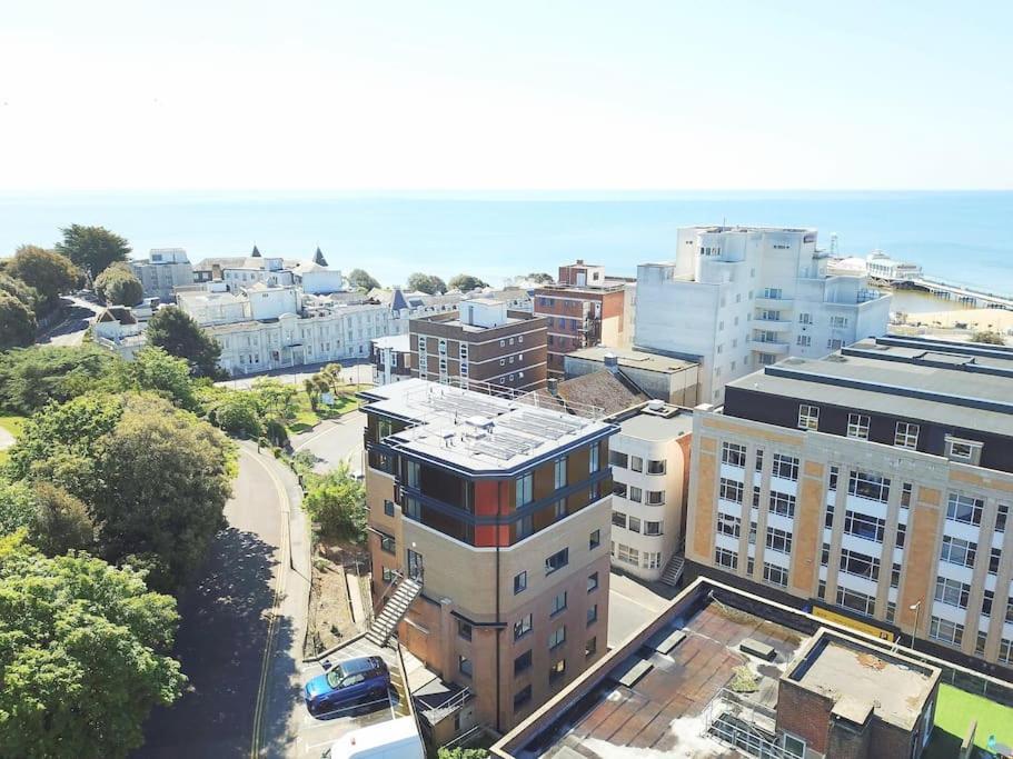 The Pad By The Beach Penthouse Apartment With Sunset And City Views Борнмут Екстер'єр фото